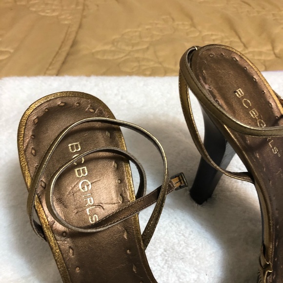 Gold sandals with ankle straps - Picture 4 of 5